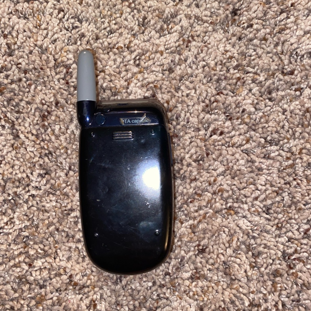 LG VX3400 Clamshell Flip Phone Cell Phone + Charger Vintage Retro Y2K - Picture 5 of 17